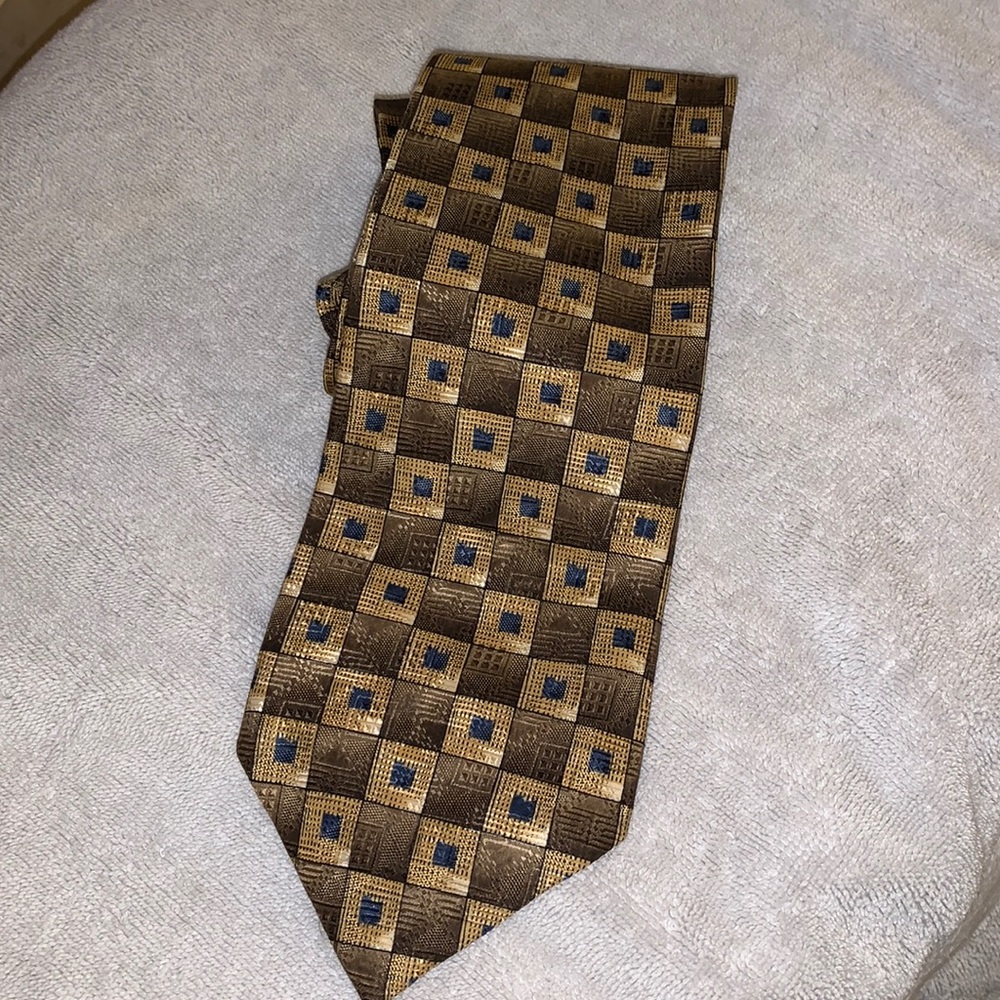 Ferrell Reed George Ltd.100% Silk tie made by hand